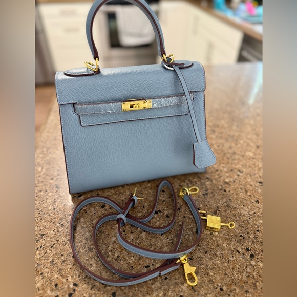 Elegant Blue Handbag - Picture 2 of 4